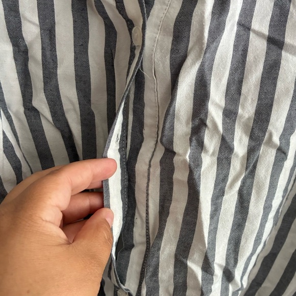 1250C Striped Gray Button-Up Women’s Top L - Picture 8 of 10